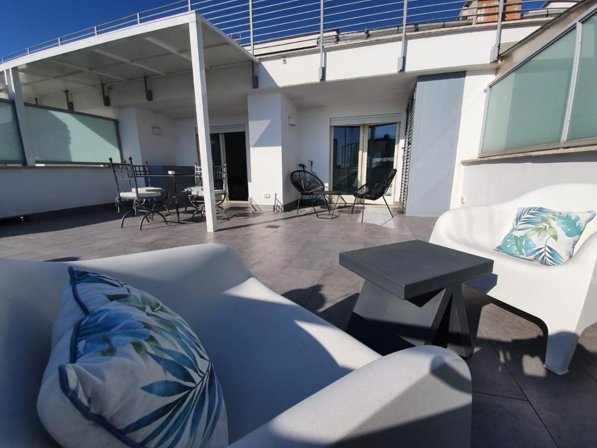 Penthouse 41 In Trastevere With Big Terrace Rome Exterior photo